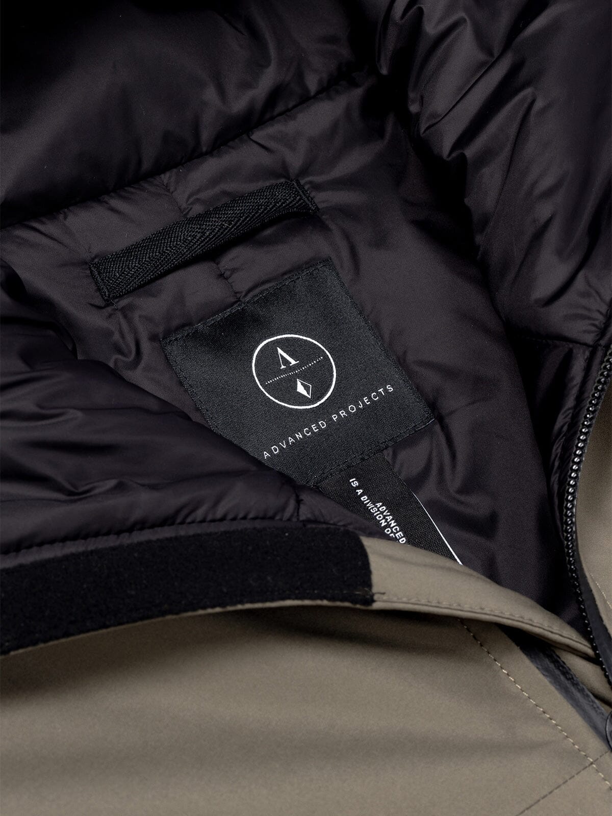 Highveld by Mission Workshop - Väderbeständiga väskor och tekniska kläder - San Francisco och Los Angeles - Byggda för att tåla - Garanterade för alltid