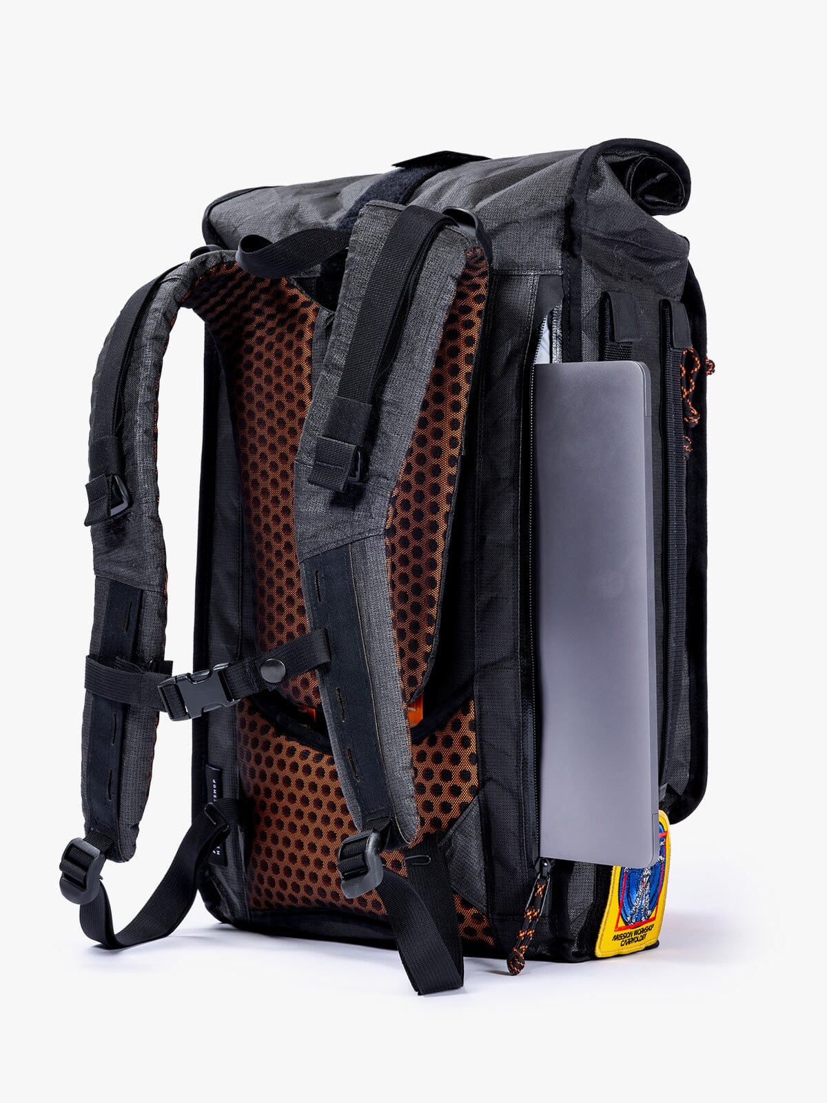 Mission Workshop X Carryology by Mission Workshop - Väderbeständiga väskor och tekniska kläder - San Francisco och Los Angeles - Byggda för att hålla - Garanterade för evigt