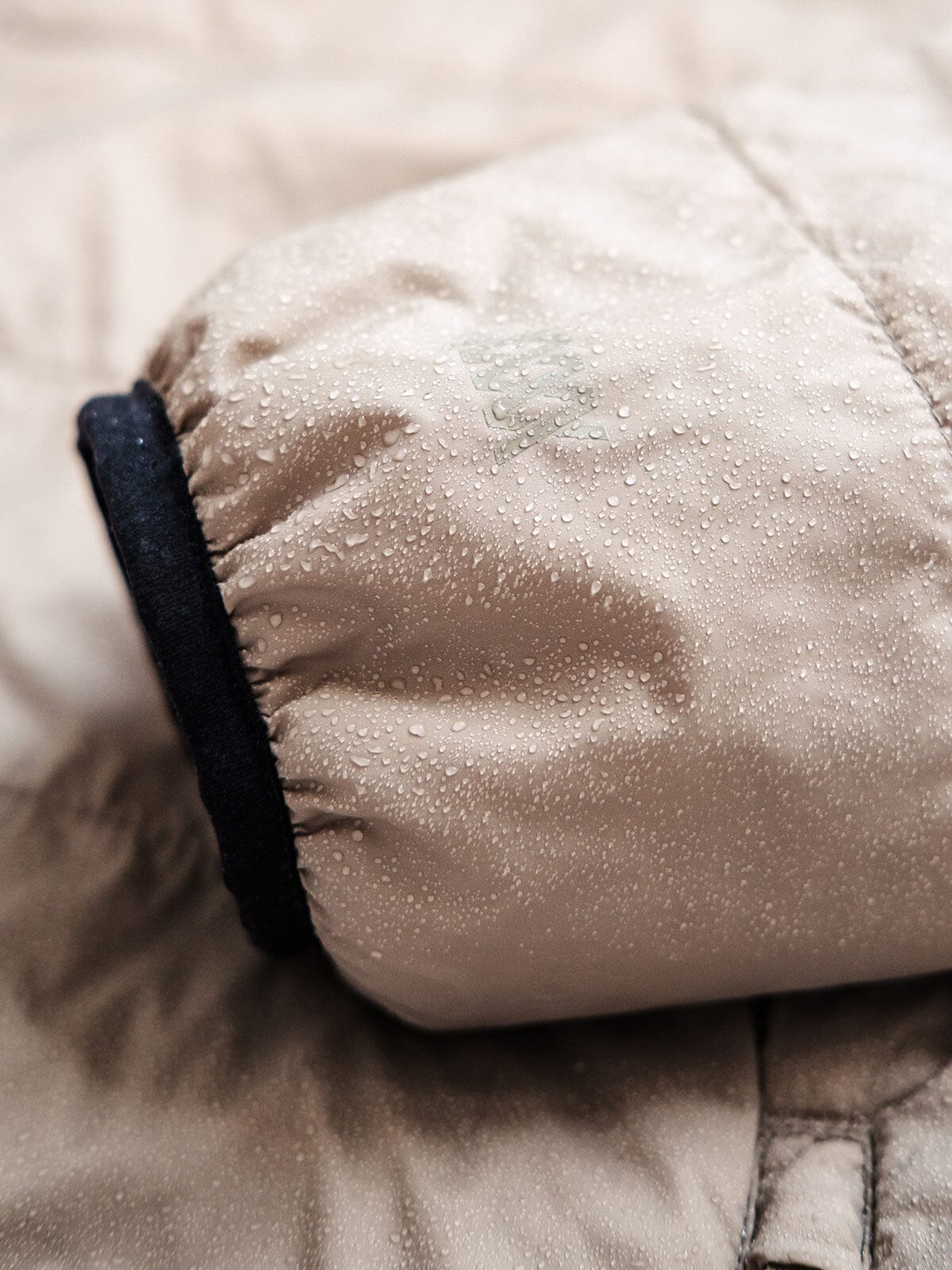 Onyx by Mission Workshop - Väderbeständiga väskor och tekniska kläder - San Francisco och Los Angeles - Byggda för att tåla - Garanterade för alltid