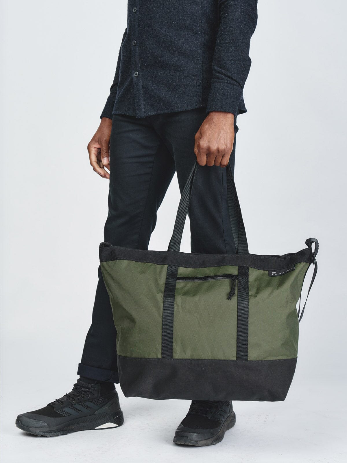 Helix 15L Tote från Mission Workshop - Väderbeständiga väskor och tekniska kläder - San Francisco och Los Angeles - Byggd för att tåla - Garanterad för alltid