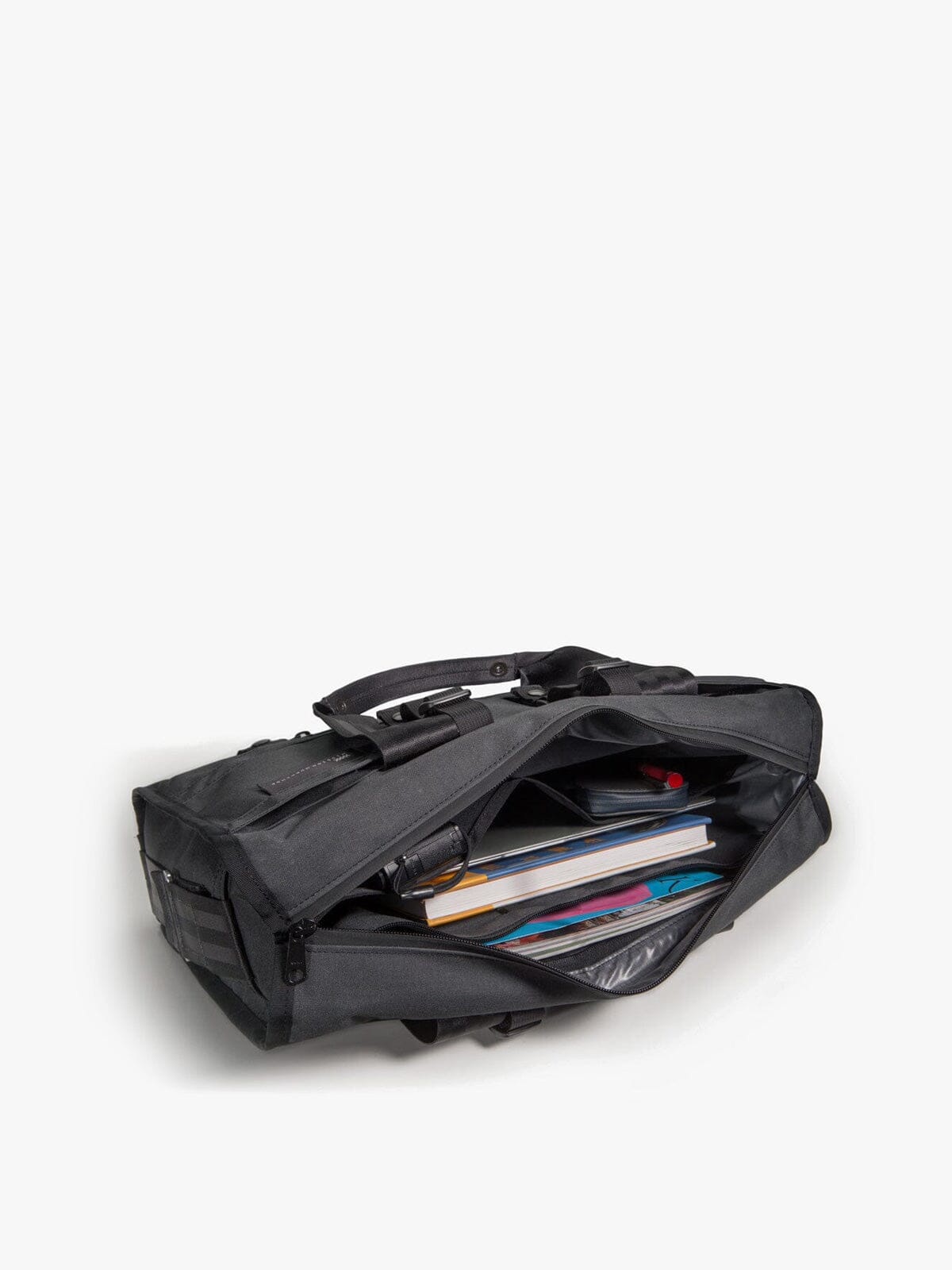 Transit Laptop Brief från Mission Workshop - Väderbeständiga väskor och tekniska kläder - San Francisco och Los Angeles - Byggd för att tåla - Garanterad för alltid