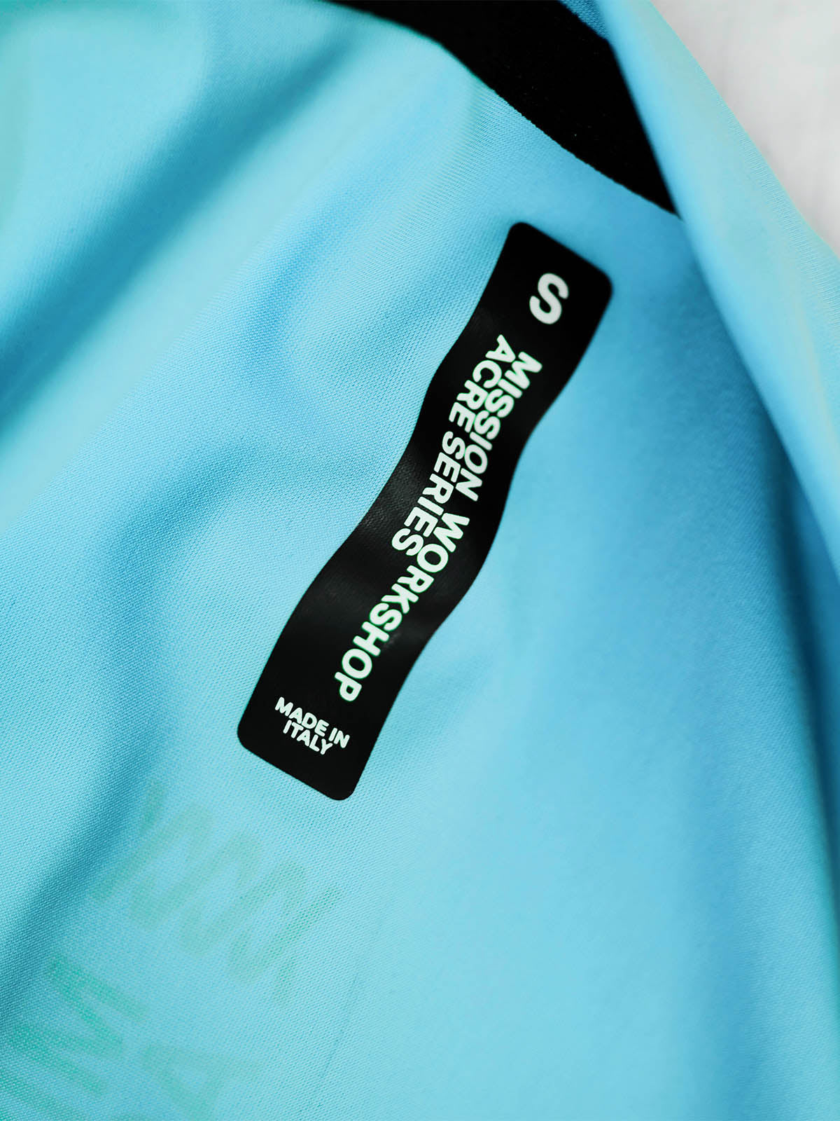 Mission Pro Jersey för herrar från Mission Workshop - Väskor för väderskydd och tekniska kläder - San Francisco och Los Angeles - Byggd för att hålla - Garanterad för evigt