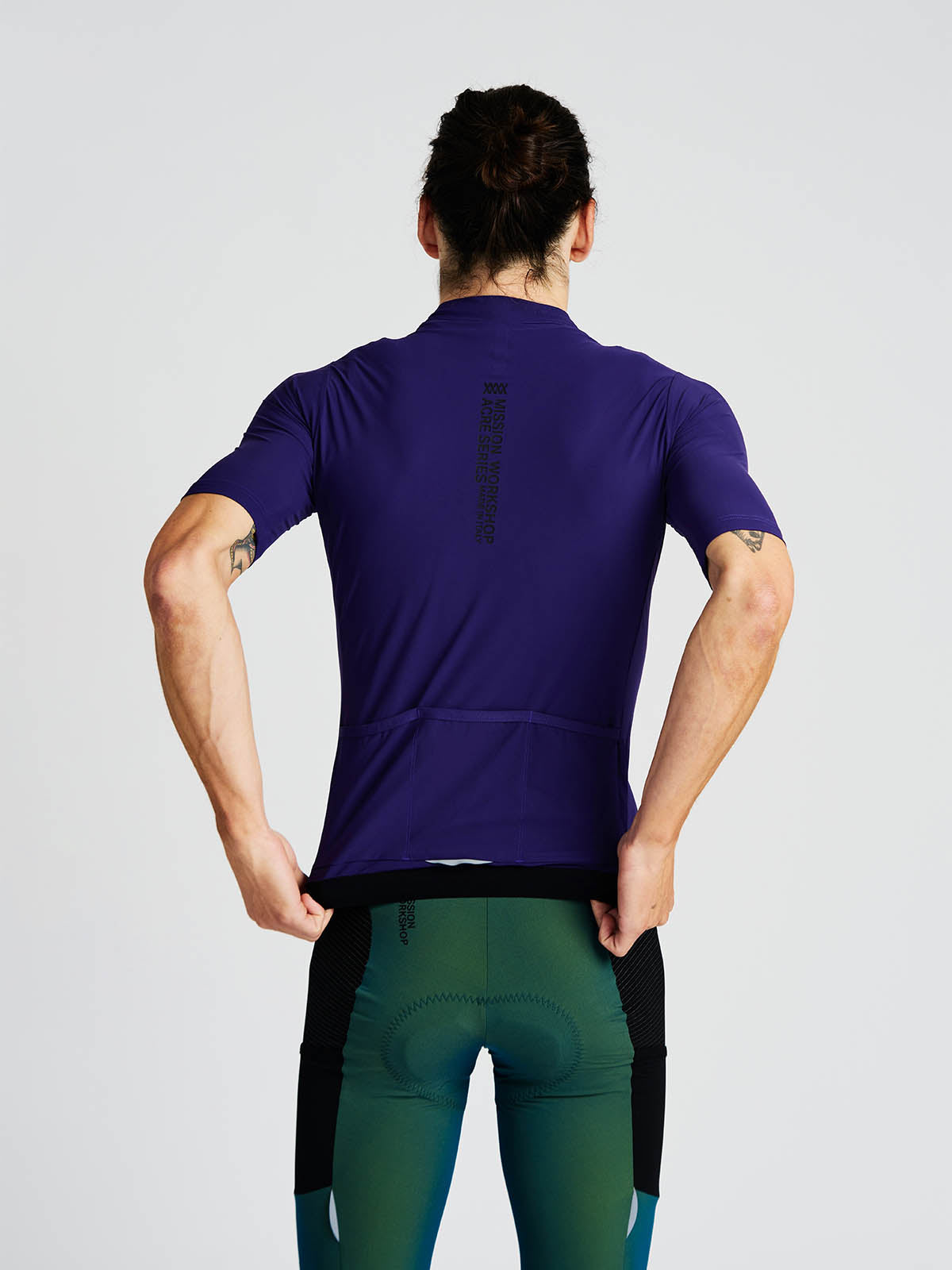 Mission Pro Jersey för herrar från Mission Workshop - Väskor för väderskydd och tekniska kläder - San Francisco och Los Angeles - Byggd för att hålla - Garanterad för evigt