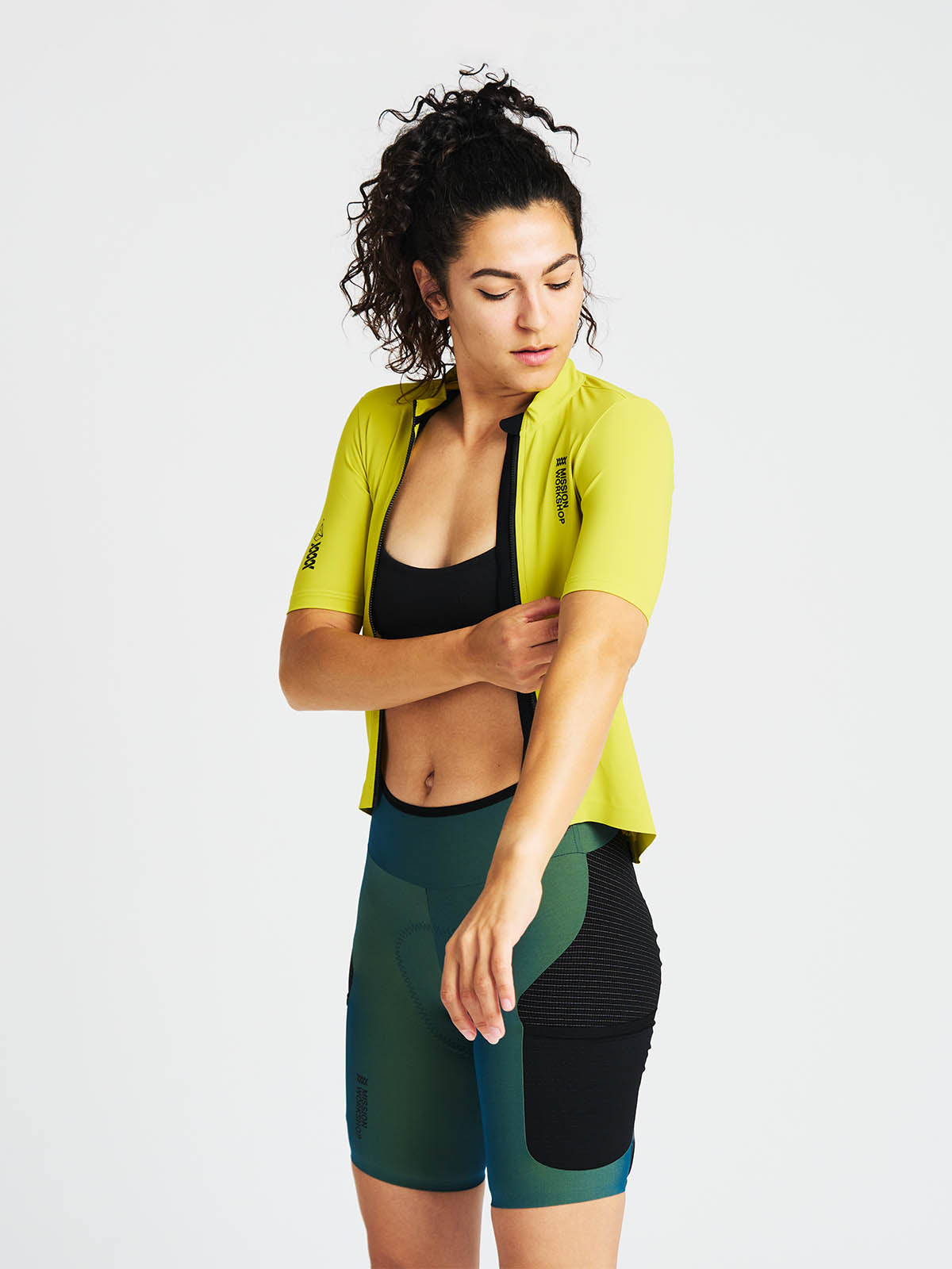 Mission Pro Jersey Women's från Mission Workshop - Väskor för väderskydd och tekniska kläder - San Francisco och Los Angeles - Byggd för att tåla - Garanterad för alltid