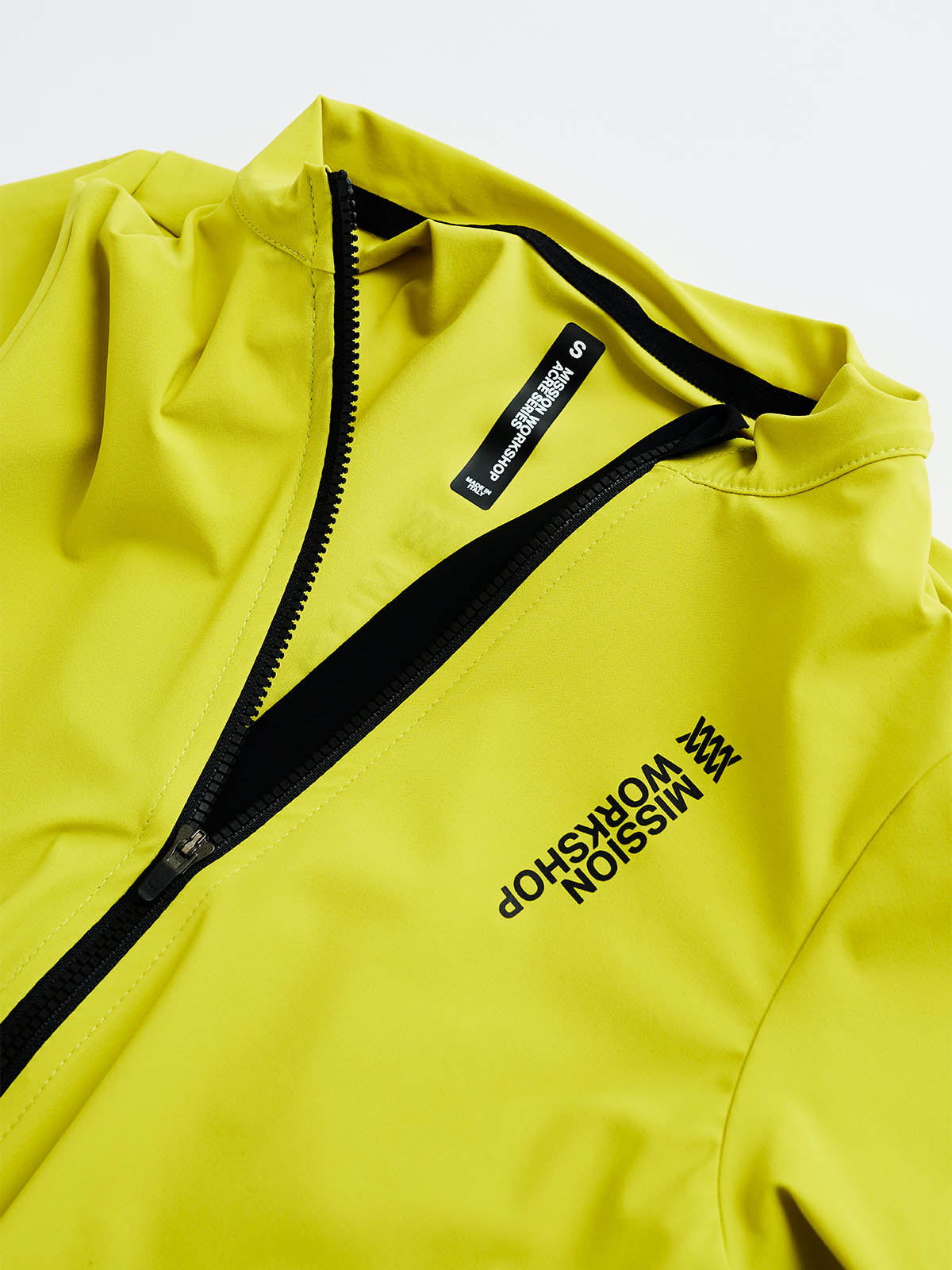 Mission Pro Jersey Women's från Mission Workshop - Väskor för väderskydd och tekniska kläder - San Francisco och Los Angeles - Byggd för att tåla - Garanterad för alltid