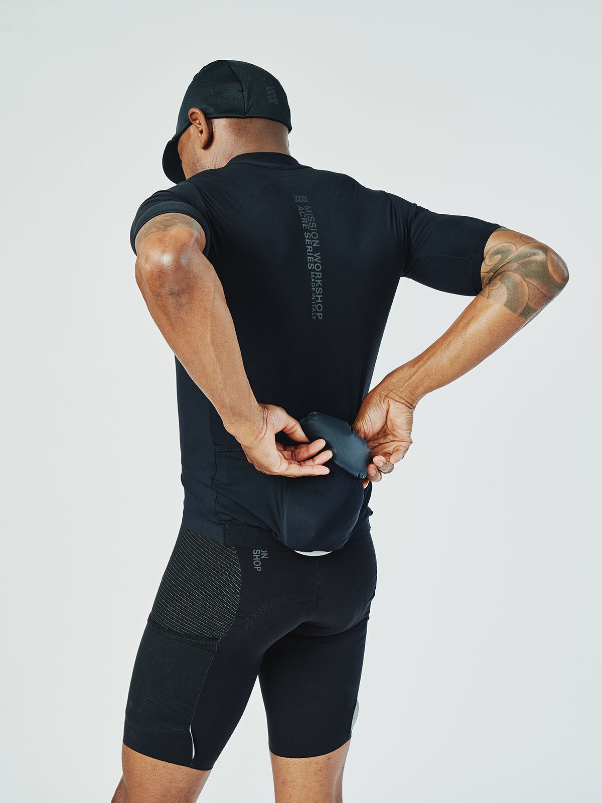 Acre Series Vest från Mission Workshop - vädertåliga väskor och tekniska kläder - San Francisco och Los Angeles - byggda för att tåla - garanterade för alltid