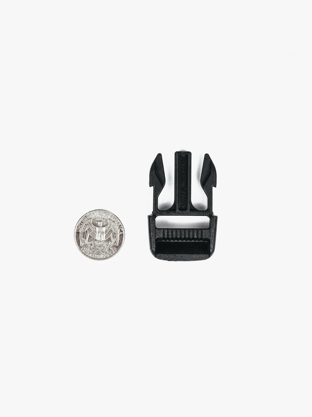 Bag Clips by Mission Workshop - Väderbeständiga väskor och tekniska kläder - San Francisco och Los Angeles - Byggda för att hålla - Garanterade för evigt