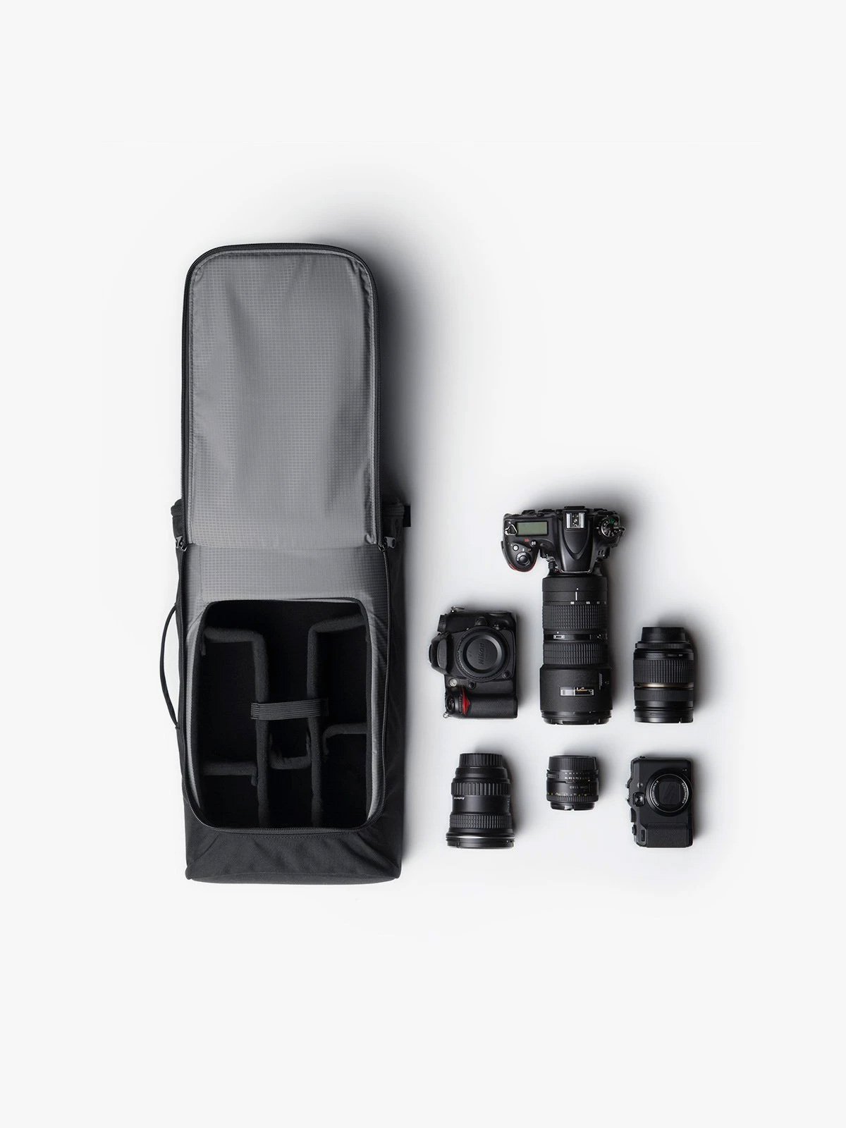 Capsule by Mission Workshop - Väderbeständiga väskor och tekniska kläder - San Francisco och Los Angeles - Byggda för att hålla - Garanterade för evigt