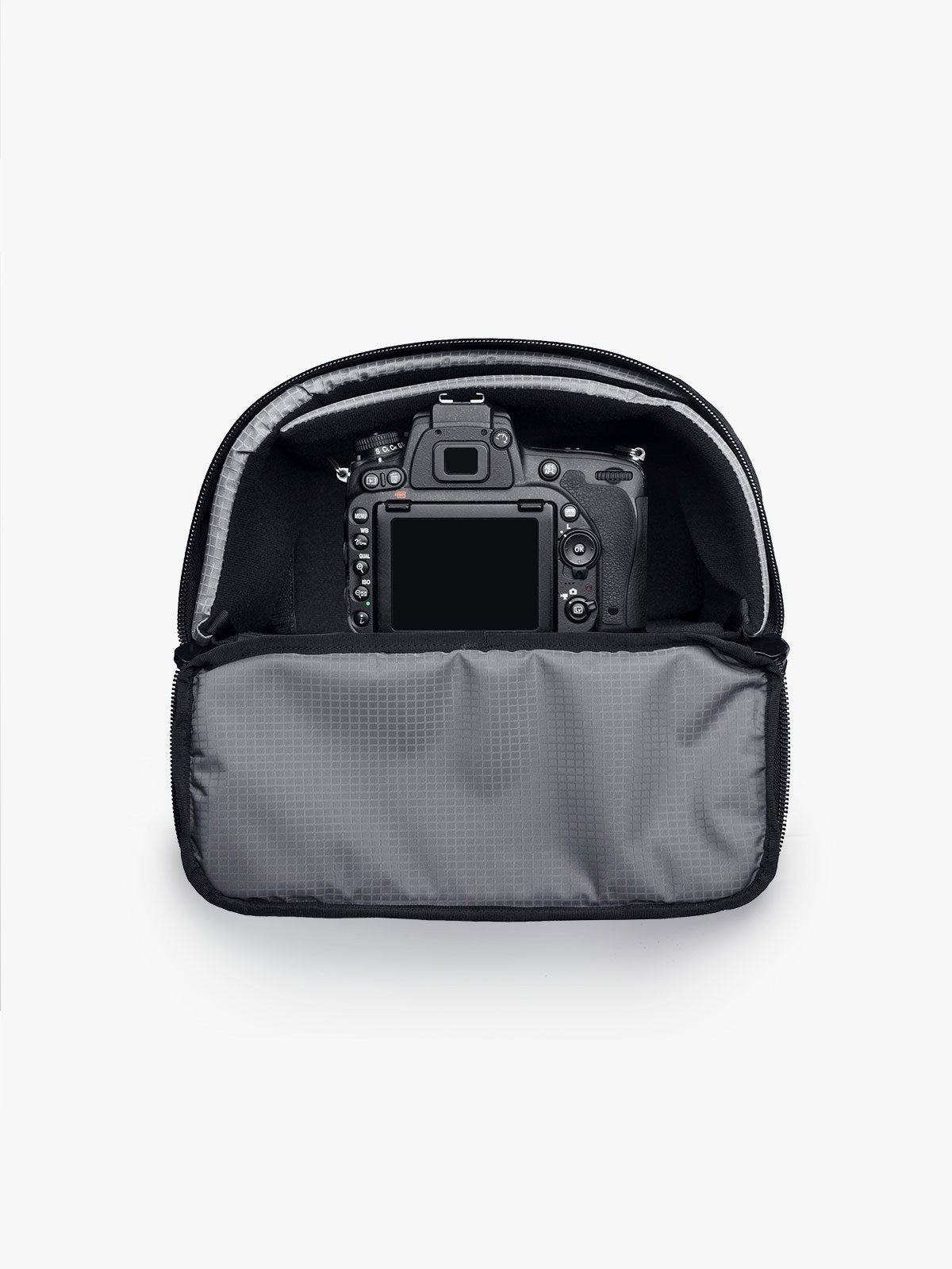 Capsule by Mission Workshop - Väderbeständiga väskor och tekniska kläder - San Francisco och Los Angeles - Byggda för att hålla - Garanterade för evigt