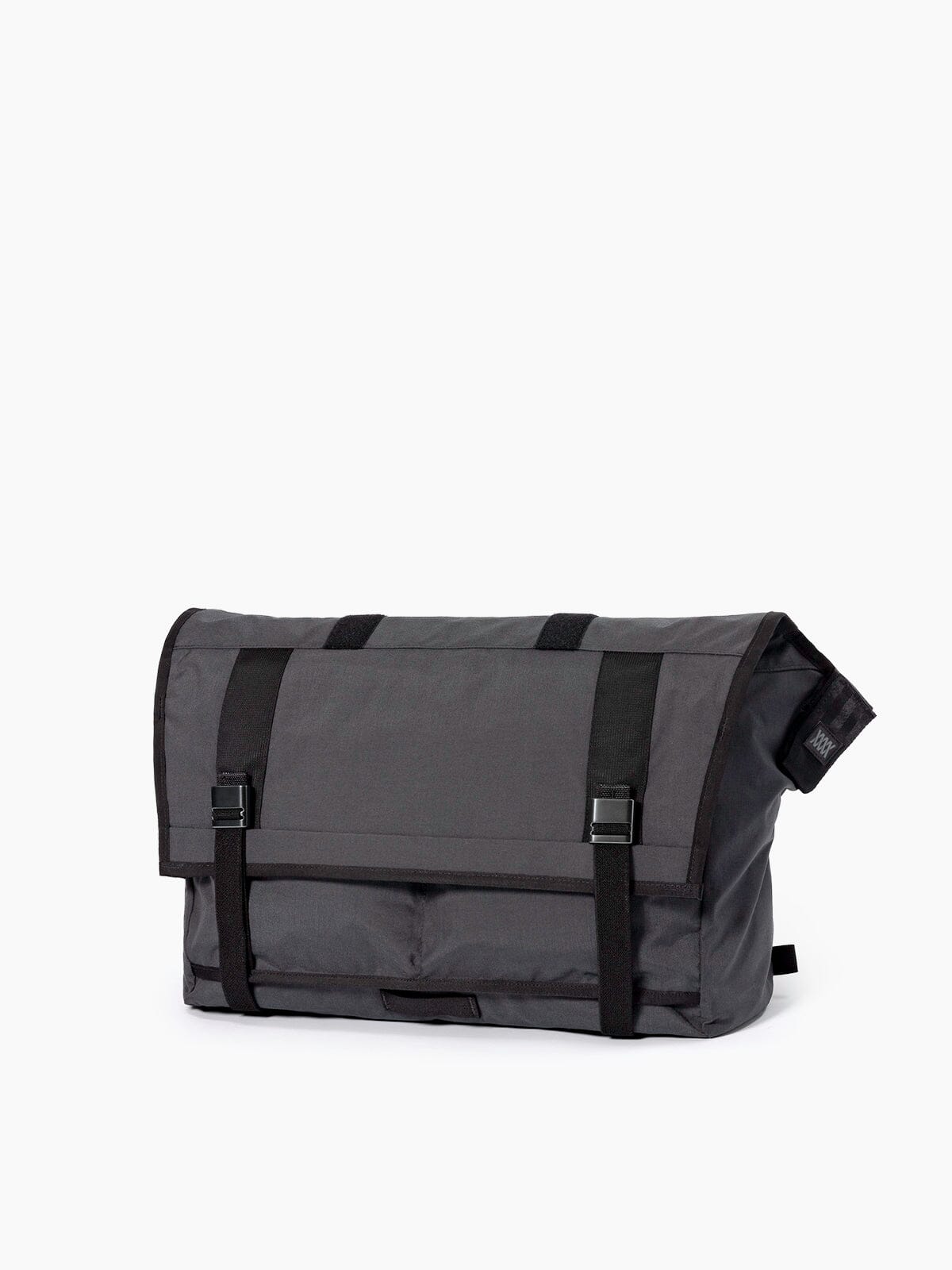 Shed : AP by Mission Workshop - Väderbeständiga väskor och tekniska kläder - San Francisco & Los Angeles - Byggda för att tåla - Garanterade för alltid