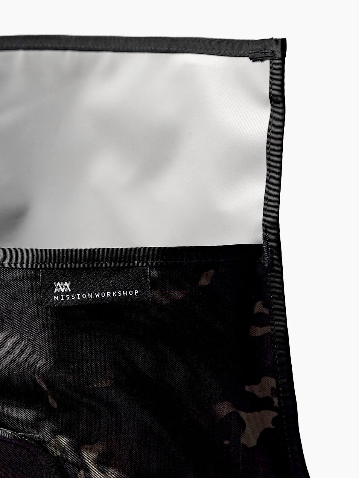 Shed : AP by Mission Workshop - Väderbeständiga väskor och tekniska kläder - San Francisco & Los Angeles - Byggda för att tåla - Garanterade för alltid