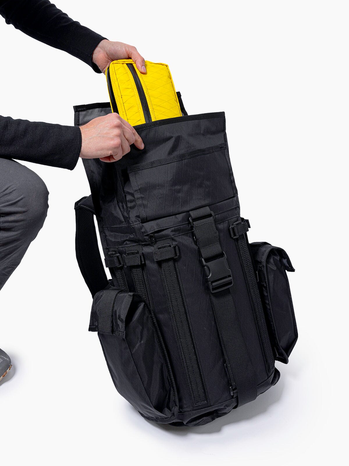 Notch Tech Pouch by Mission Workshop - Väderbeständiga väskor och tekniska kläder - San Francisco & Los Angeles - Byggd för att hålla - Garanterad för alltid