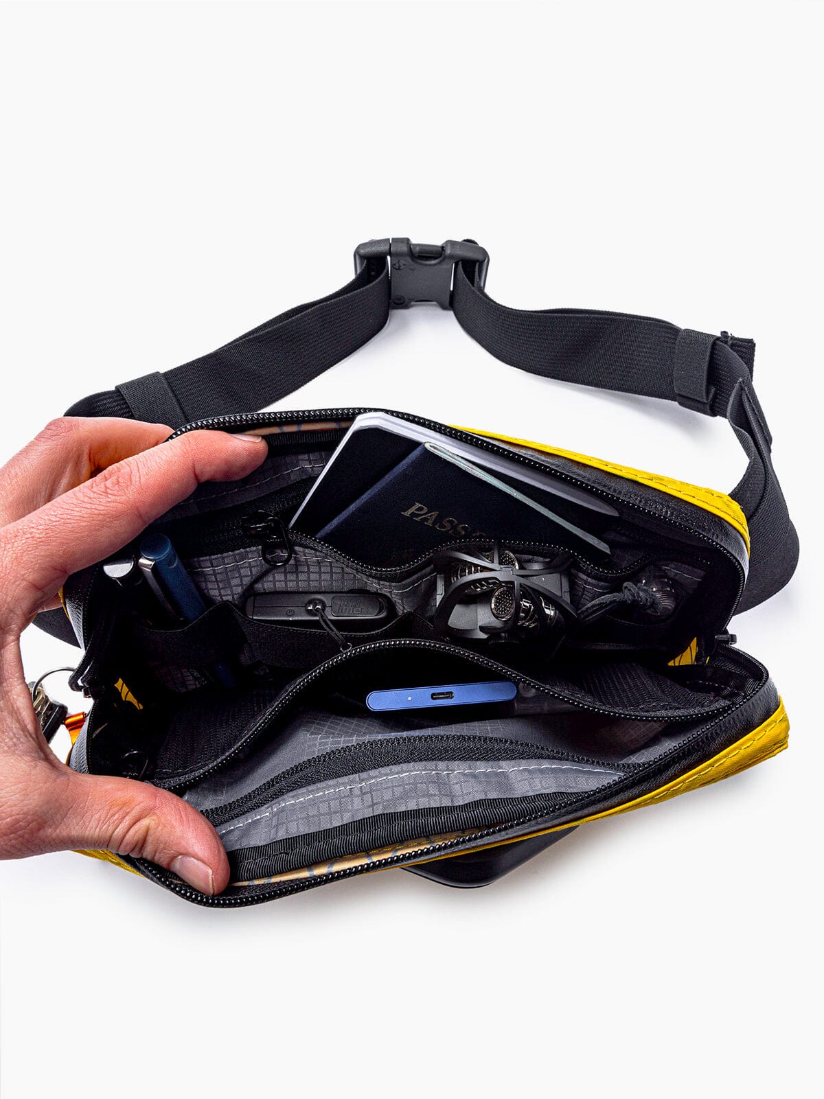 Notch Tech Pouch by Mission Workshop - Väderbeständiga väskor och tekniska kläder - San Francisco & Los Angeles - Byggd för att hålla - Garanterad för alltid