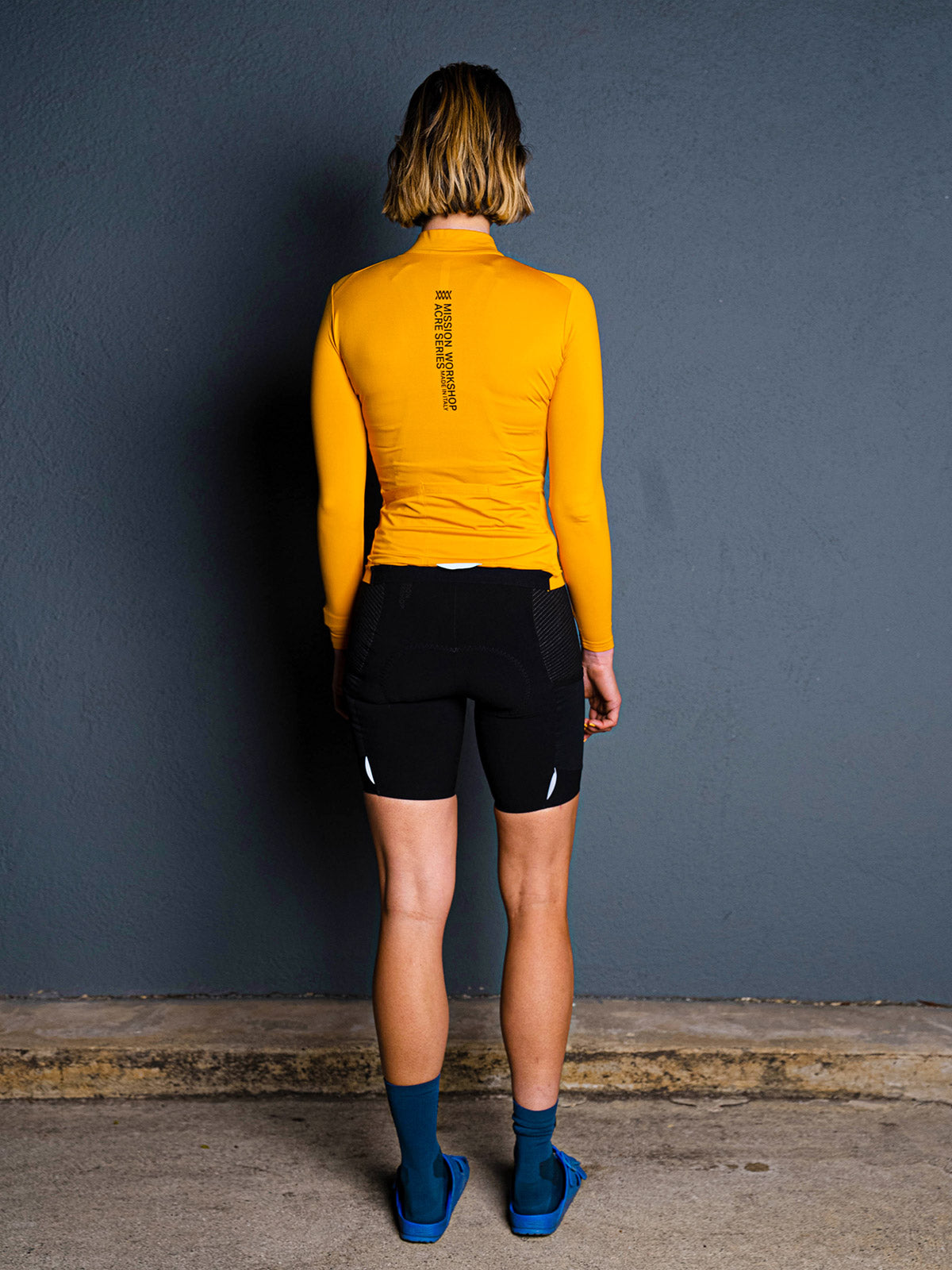 Mission Pro Jersey : LS Women's från Mission Workshop - Väskor för väderskydd och tekniska kläder - San Francisco och Los Angeles - Byggd för att tåla - Garanterad för alltid