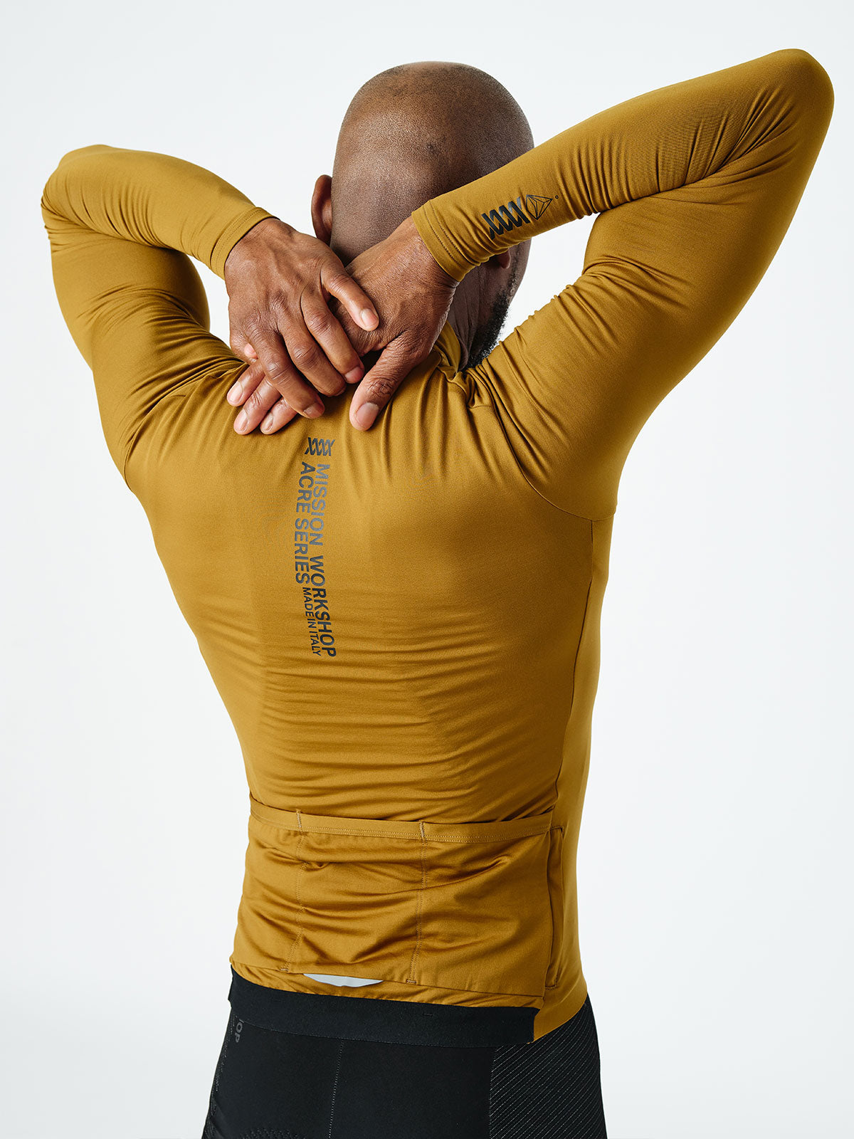 Mission Pro Jersey : LS Men's från Mission Workshop - Väskor för väderskydd och tekniska kläder - San Francisco och Los Angeles - Byggd för att tåla - Garanterad för alltid