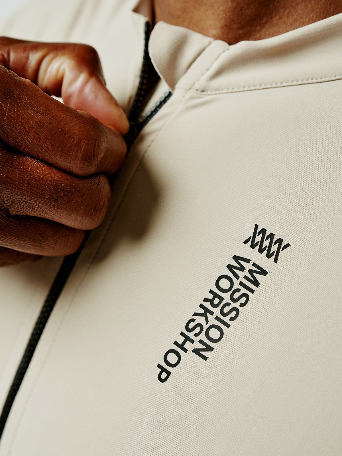 Mission Pro Jersey för herrar från Mission Workshop - Väskor för väderskydd och tekniska kläder - San Francisco och Los Angeles - Byggd för att hålla - Garanterad för evigt