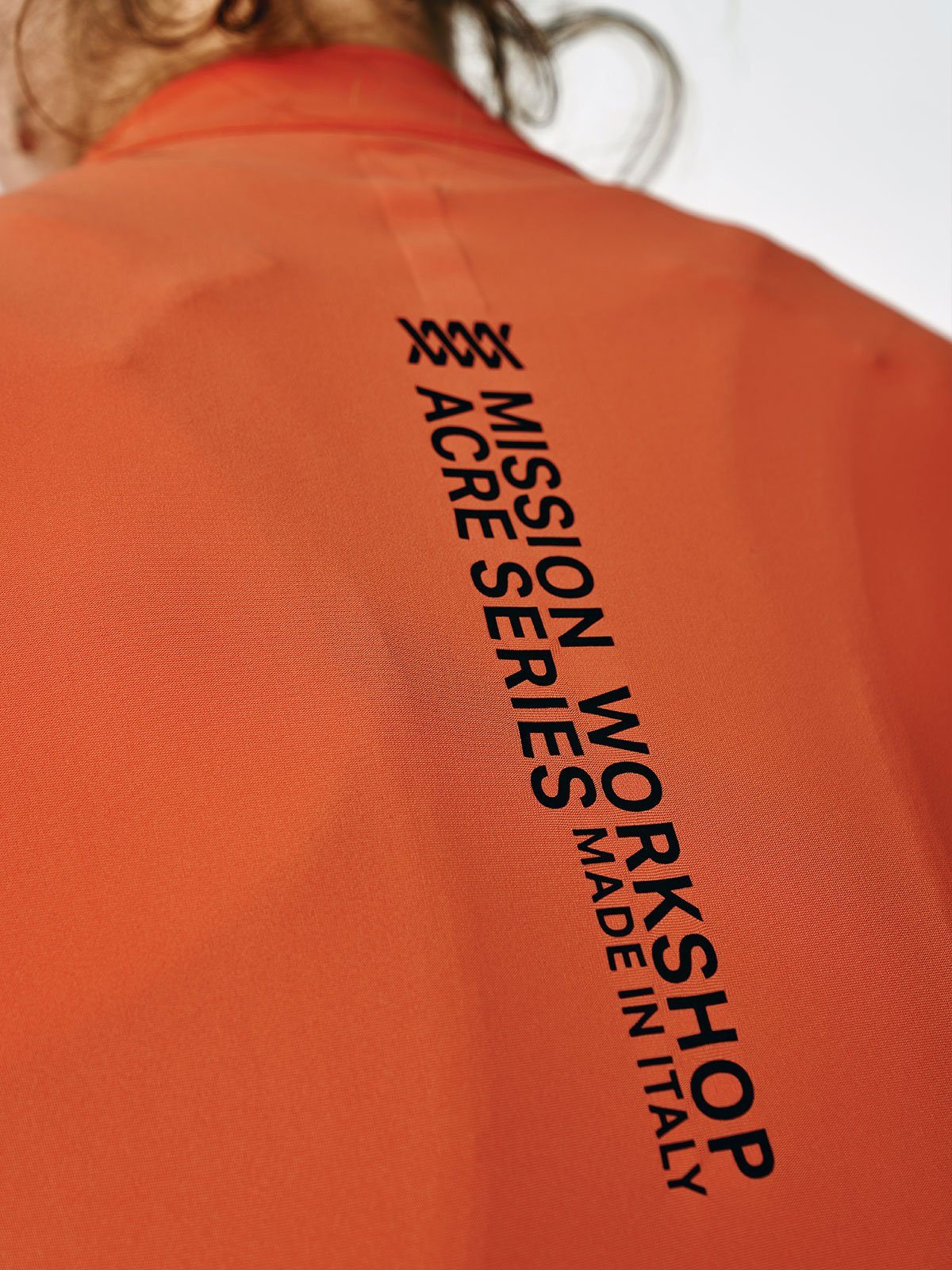 Mission Pro Jersey Women's från Mission Workshop - Väskor för väderskydd och tekniska kläder - San Francisco och Los Angeles - Byggd för att tåla - Garanterad för alltid