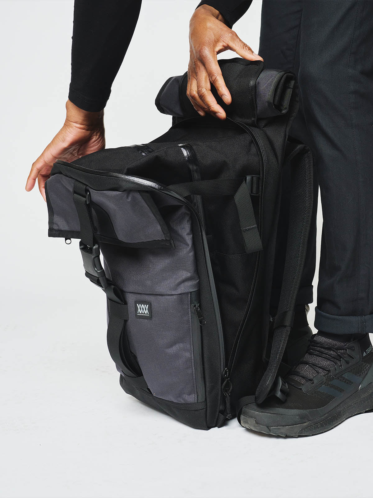 Rambler by Mission Workshop - Väderbeständiga väskor och tekniska kläder - San Francisco och Los Angeles - Byggda för att tåla - Garanterade för alltid