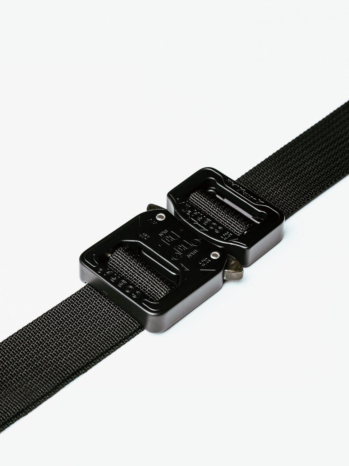 Cobra® Buckle Set: HT500 & Black Camo Rhake från Mission Workshop - Väskor och tekniska kläder för vädertätning - San Francisco & Los Angeles - Byggda för att tåla - Garanterade för alltid