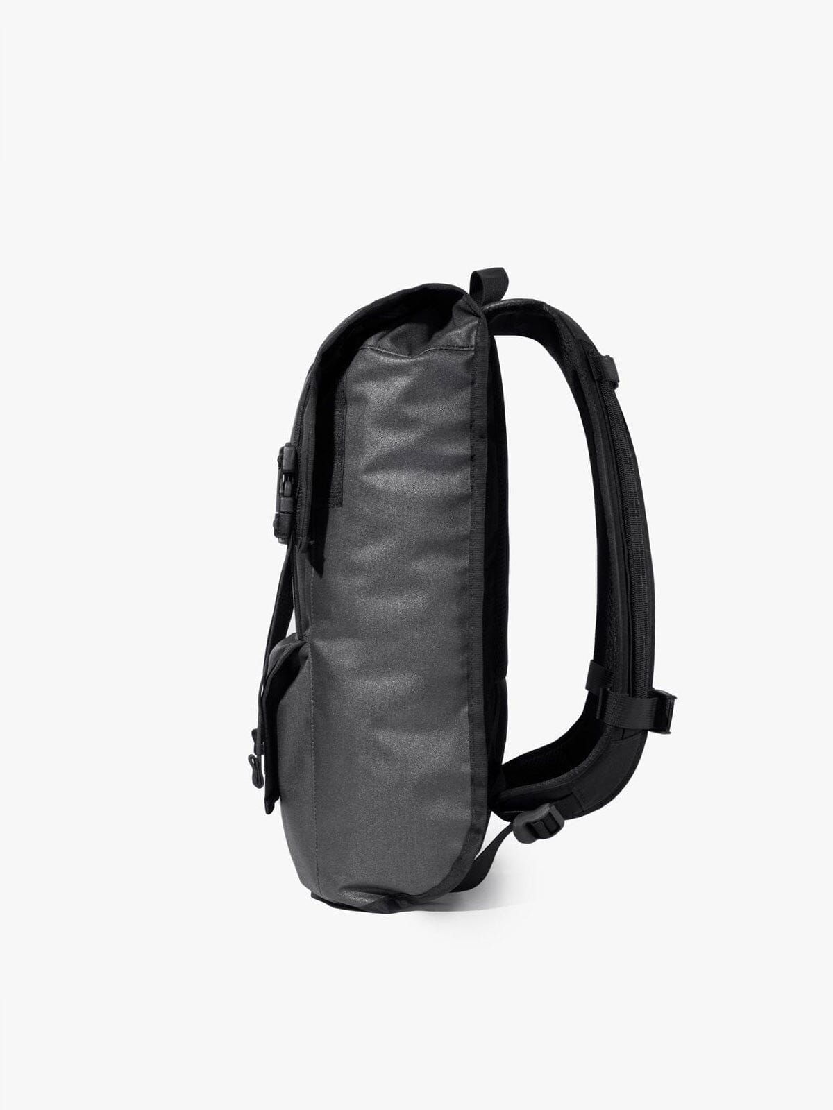 Sanction by Mission Workshop - Väderbeständiga väskor och tekniska kläder - San Francisco och Los Angeles - Byggda för att hålla - Garanterade för evigt