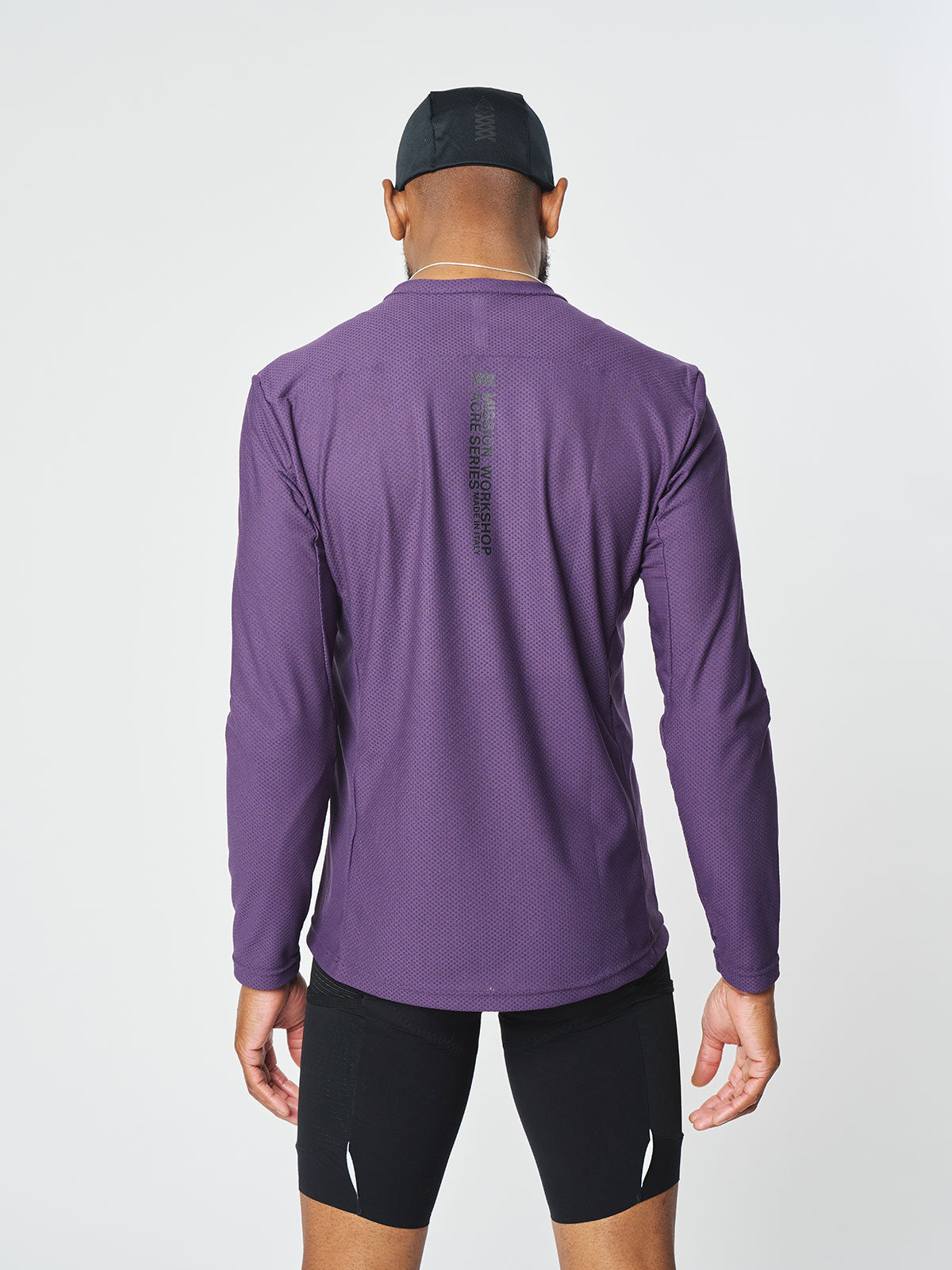 Mission Pro Tech Tee : LS Men's från Mission Workshop - Väskor och tekniska kläder för väderskydd - San Francisco och Los Angeles - Byggda för att tåla - Garanterade för alltid
