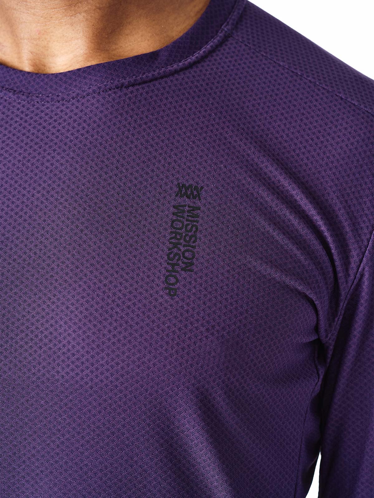 Mission Pro Tech Tee : LS Men's från Mission Workshop - Väskor och tekniska kläder för väderskydd - San Francisco och Los Angeles - Byggda för att tåla - Garanterade för alltid