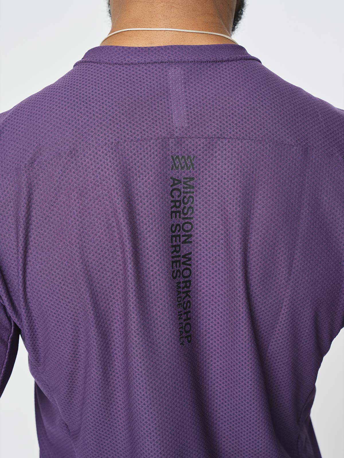 Mission Pro Tech Tee : LS Men's från Mission Workshop - Väskor och tekniska kläder för väderskydd - San Francisco och Los Angeles - Byggda för att tåla - Garanterade för alltid