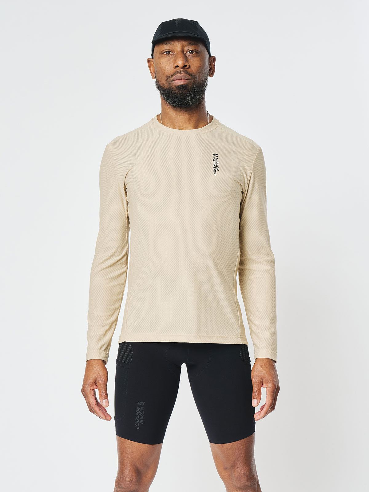Mission Pro Tech Tee : LS Men's från Mission Workshop - Väskor och tekniska kläder för väderskydd - San Francisco och Los Angeles - Byggda för att tåla - Garanterade för alltid