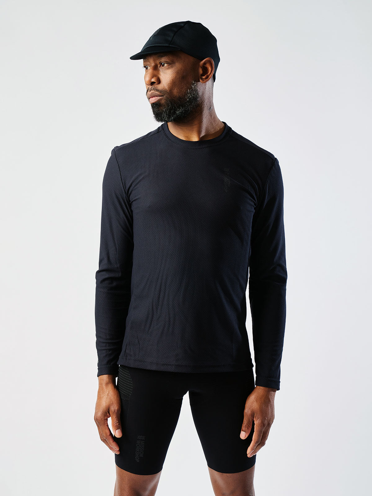 Mission Pro Tech Tee : LS Men's från Mission Workshop - Väskor och tekniska kläder för väderskydd - San Francisco och Los Angeles - Byggda för att tåla - Garanterade för alltid