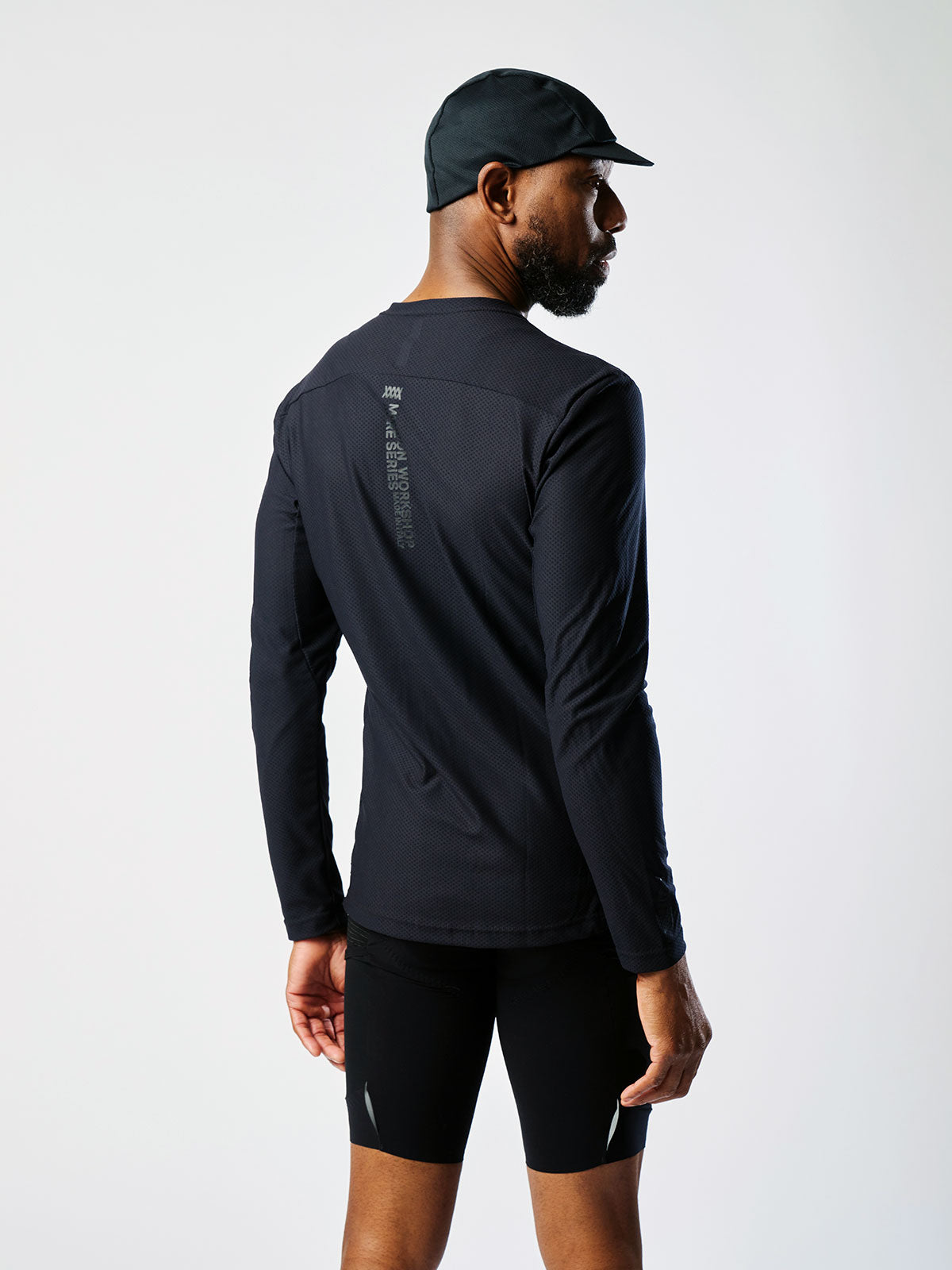 Mission Pro Tech Tee : LS Men's från Mission Workshop - Väskor och tekniska kläder för väderskydd - San Francisco och Los Angeles - Byggda för att tåla - Garanterade för alltid