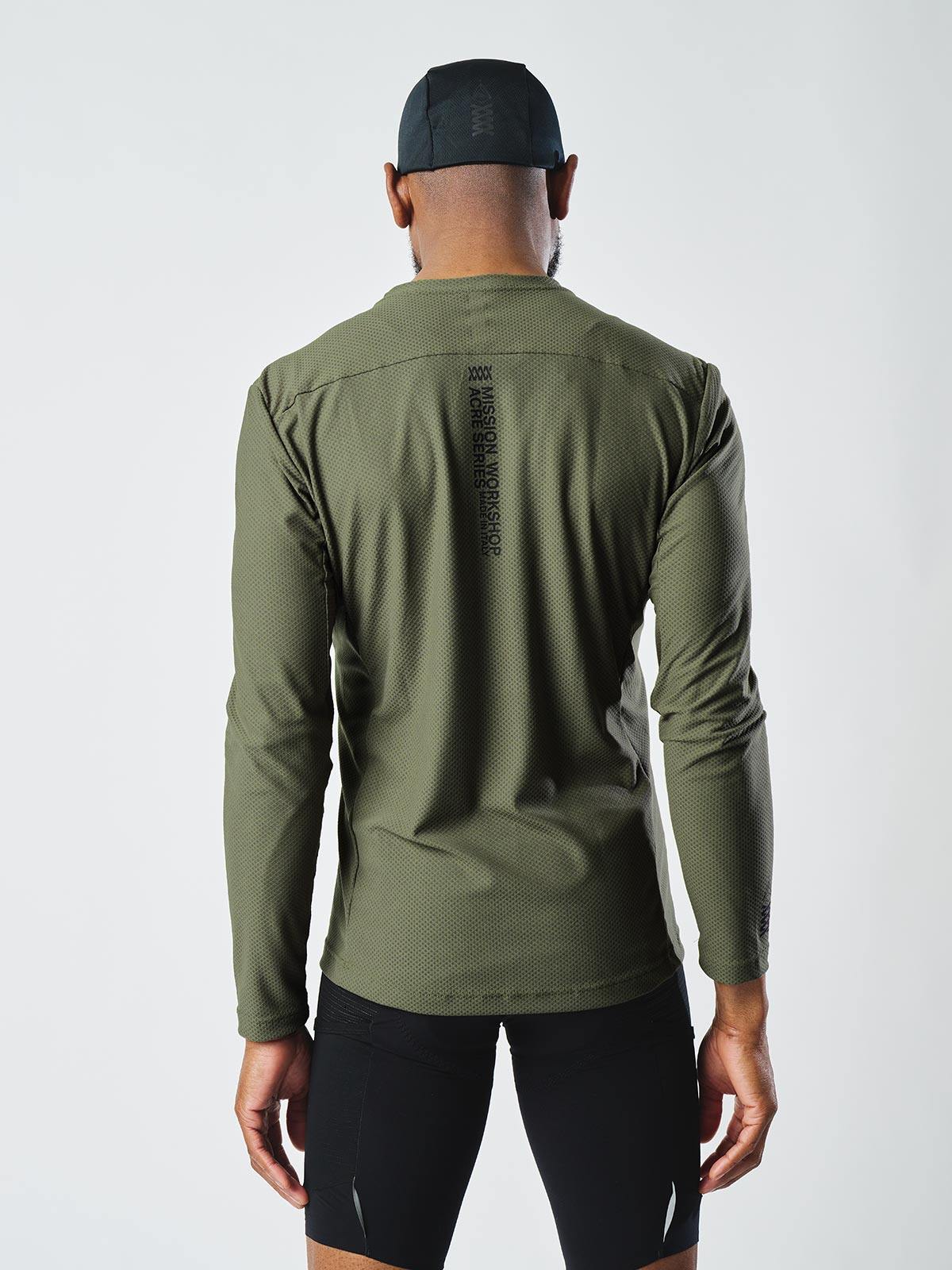 Mission Pro Tech Tee : LS Men's från Mission Workshop - Väskor och tekniska kläder för väderskydd - San Francisco och Los Angeles - Byggda för att tåla - Garanterade för alltid