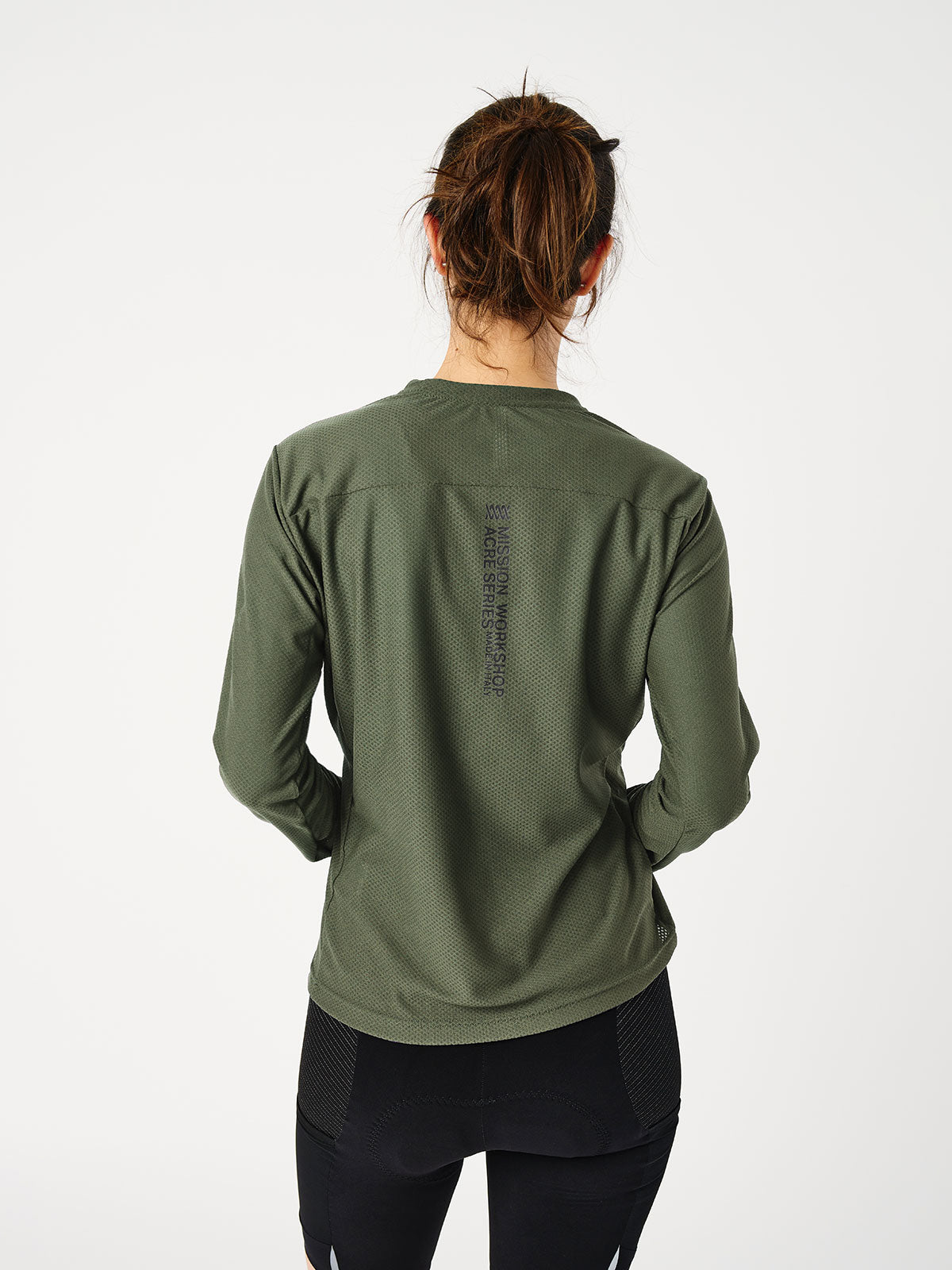 Mission Pro Tech Tee : LS Women's från Mission Workshop - Väskor och tekniska kläder för väderskydd - San Francisco och Los Angeles - Byggda för att tåla - Garanterade för alltid