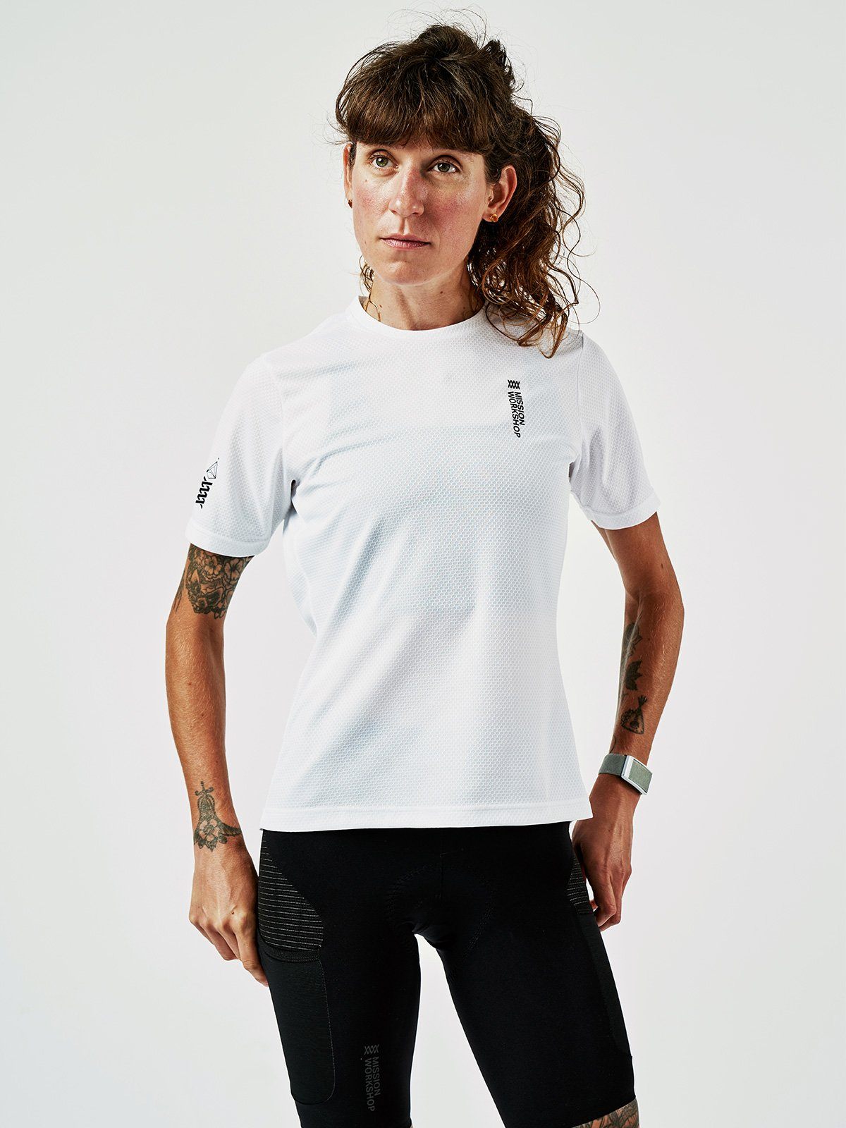 Mission Pro Tech Tee Women's från Mission Workshop - Väskor och tekniska kläder för väderskydd - San Francisco och Los Angeles - Byggda för att tåla - Garanterade för alltid