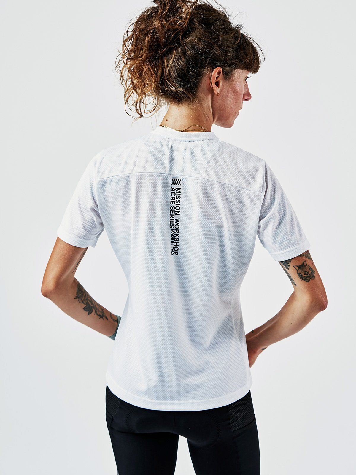 Mission Pro Tech Tee Women's från Mission Workshop - Väskor och tekniska kläder för väderskydd - San Francisco och Los Angeles - Byggda för att tåla - Garanterade för alltid