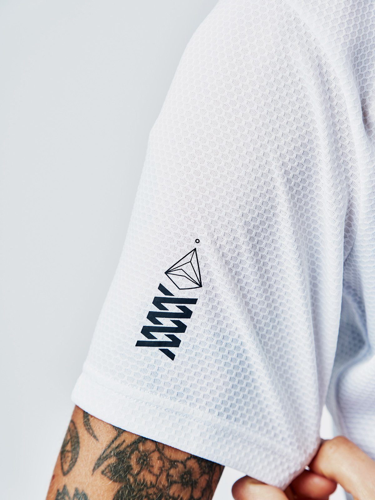 Mission Pro Tech Tee Women's från Mission Workshop - Väskor och tekniska kläder för väderskydd - San Francisco och Los Angeles - Byggda för att tåla - Garanterade för alltid