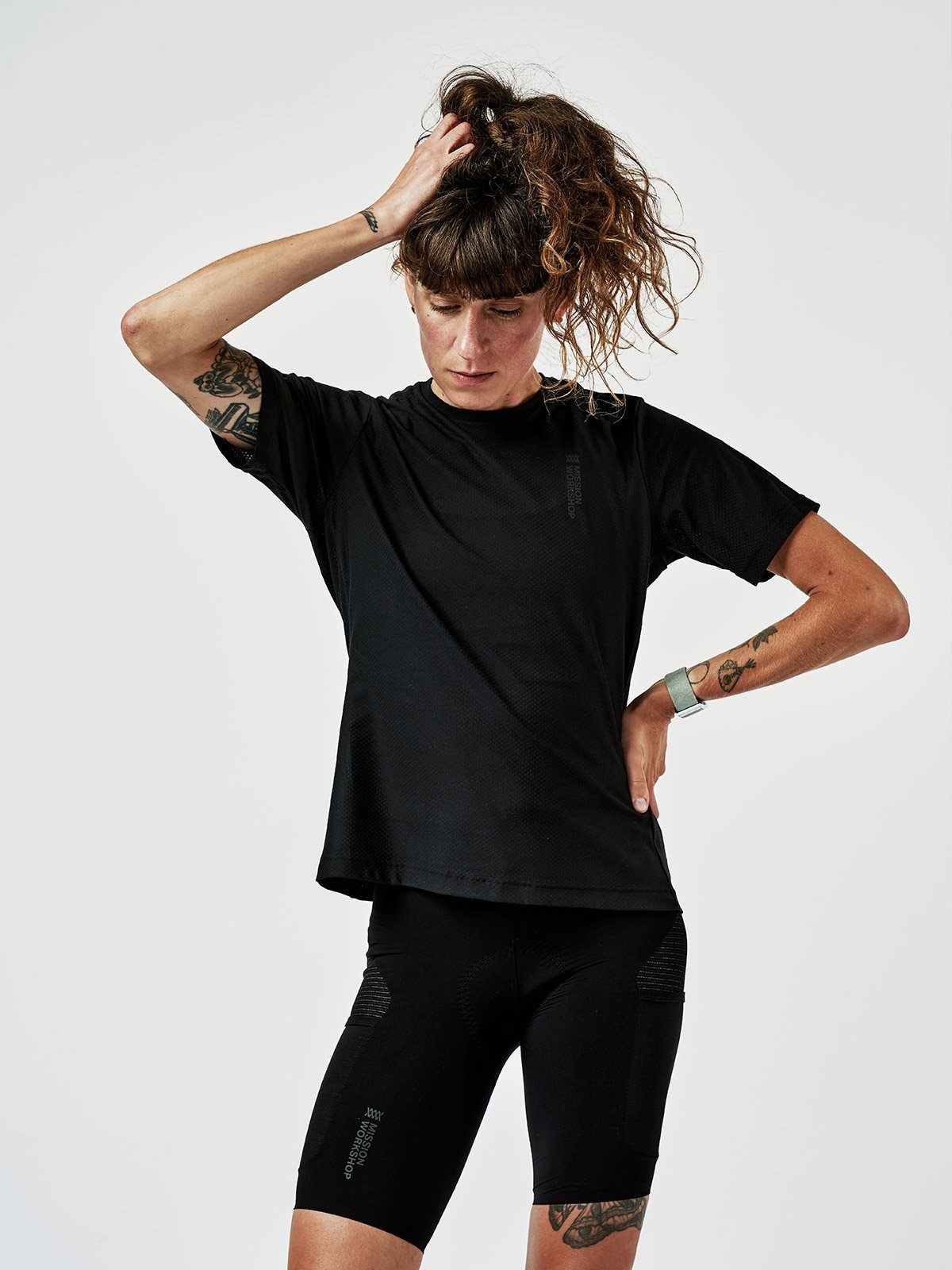 Mission Pro Tech Tee Women's från Mission Workshop - Väskor och tekniska kläder för väderskydd - San Francisco och Los Angeles - Byggda för att tåla - Garanterade för alltid