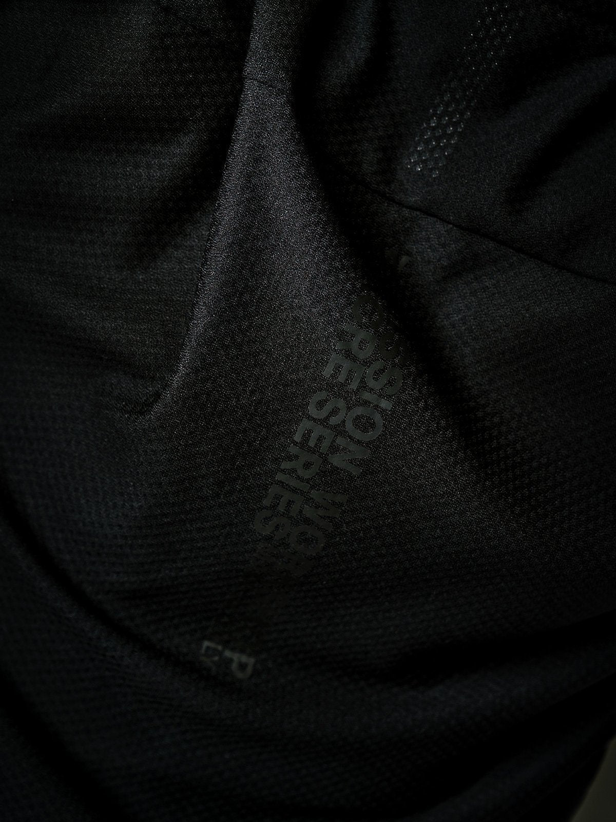 Mission Pro Tech Tee Women's från Mission Workshop - Väskor och tekniska kläder för väderskydd - San Francisco och Los Angeles - Byggda för att tåla - Garanterade för alltid