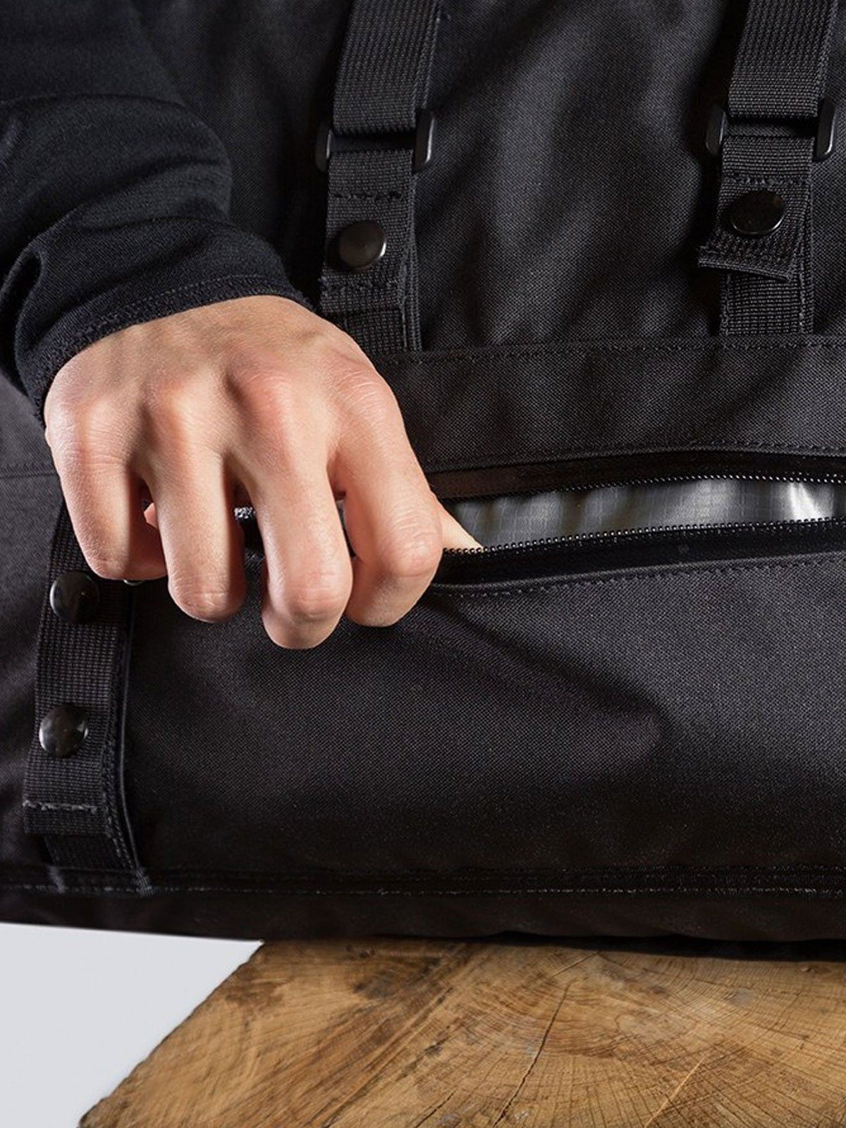 Transit : Duffle från Mission Workshop - Väderbeständiga väskor och tekniska kläder - San Francisco och Los Angeles - Byggda för att tåla - Garanterade för alltid