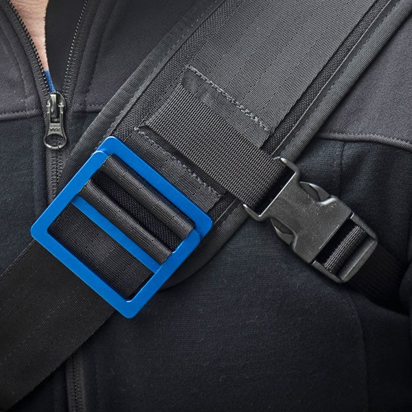 Deluxe Messenger Strap - Bundle från Mission Workshop - Väderbeständiga väskor och tekniska kläder - San Francisco och Los Angeles - Byggda för att tåla - Garanterade för alltid