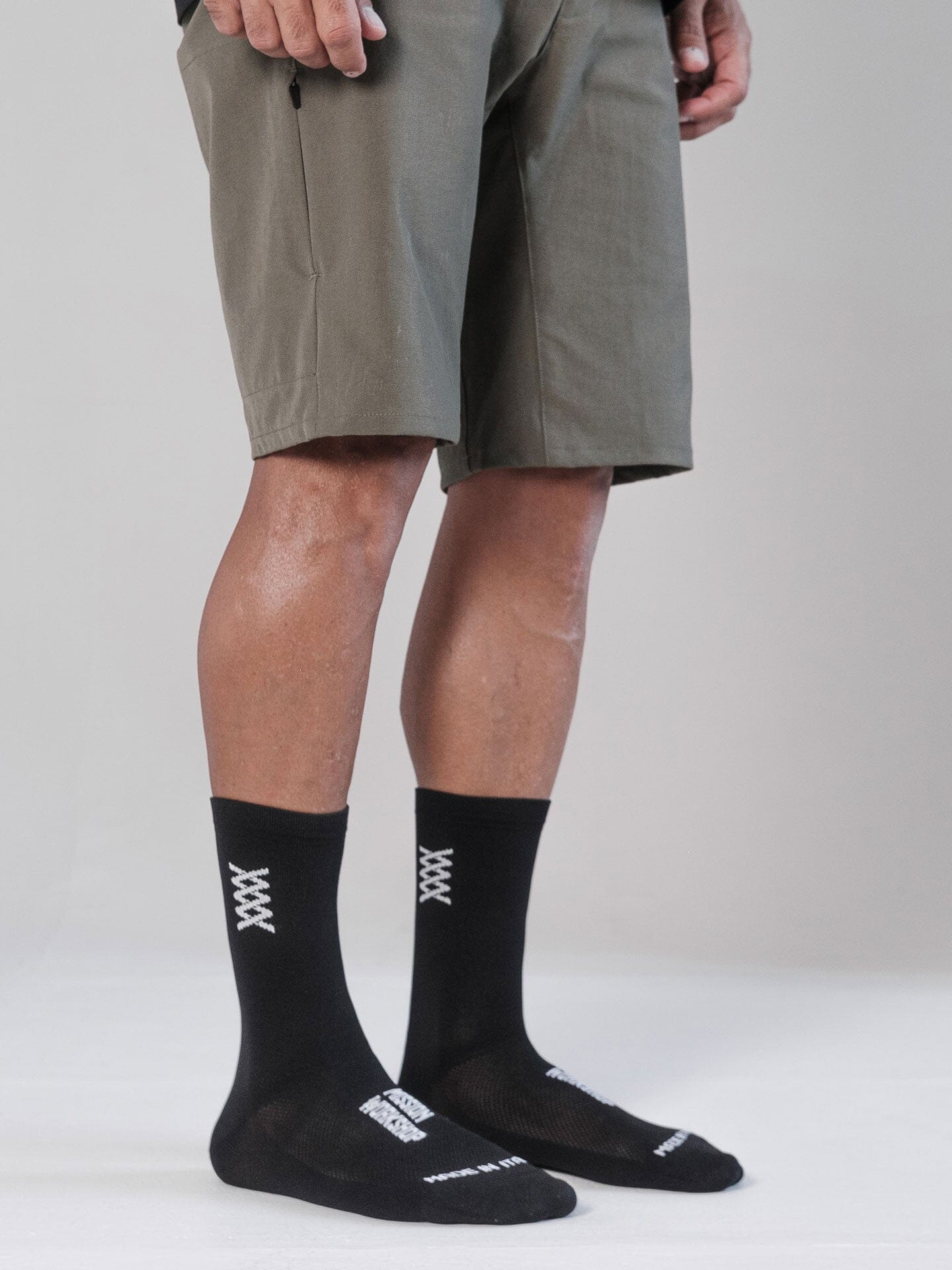 Mission Pro Socks från Mission Workshop - vädertåliga väskor och tekniska kläder - San Francisco och Los Angeles - byggda för att tåla - garanterade för alltid