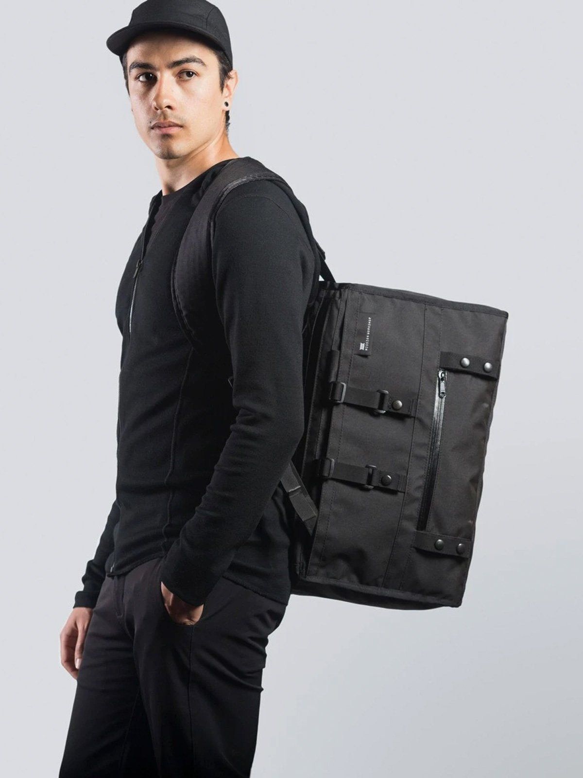 Transit : Duffle Backpack Harness från Mission Workshop - Väderbeständiga väskor och tekniska kläder - San Francisco och Los Angeles - Byggda för att tåla - Garanterade för alltid